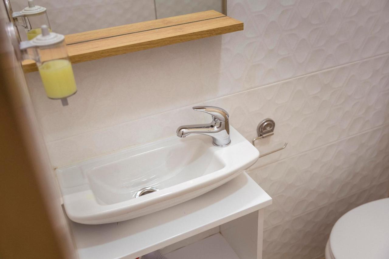 Zoe Pirot Apartment Luaran gambar