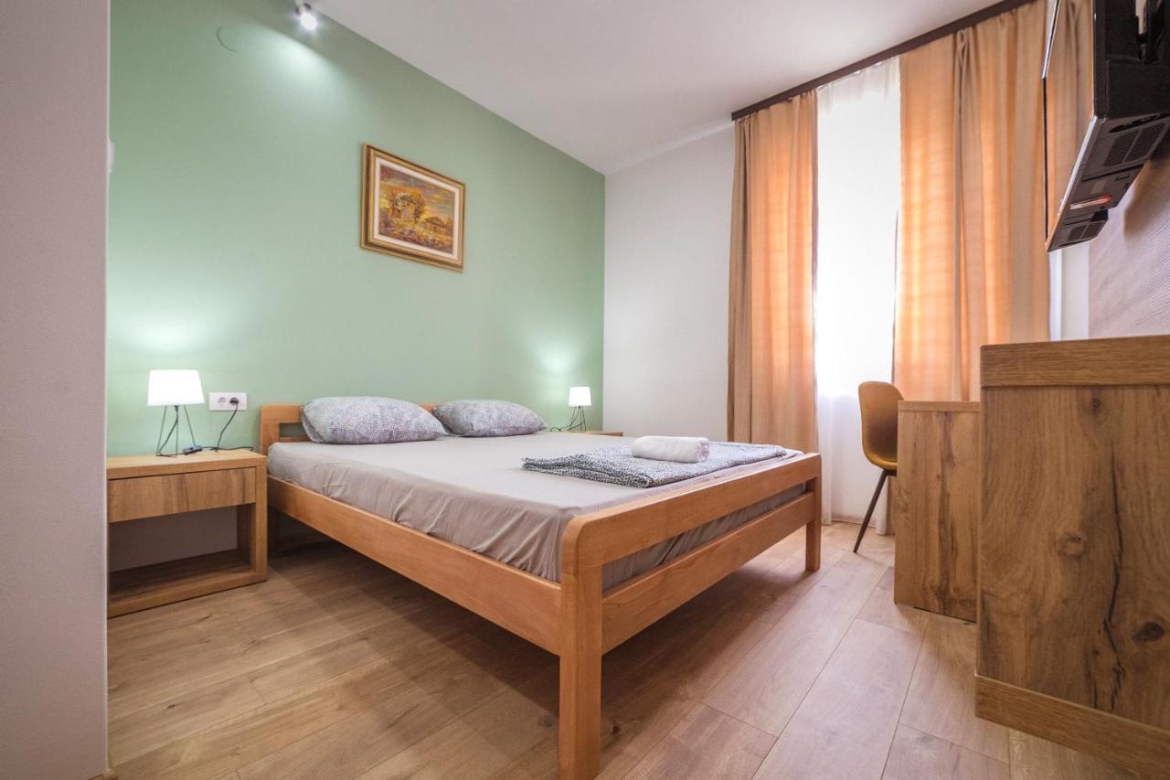 Zoe Pirot Apartment Luaran gambar
