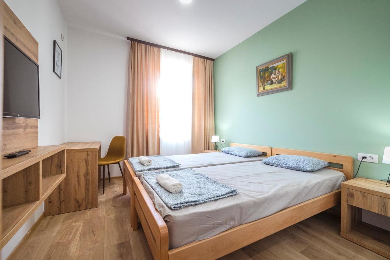 Zoe Pirot Apartment Luaran gambar