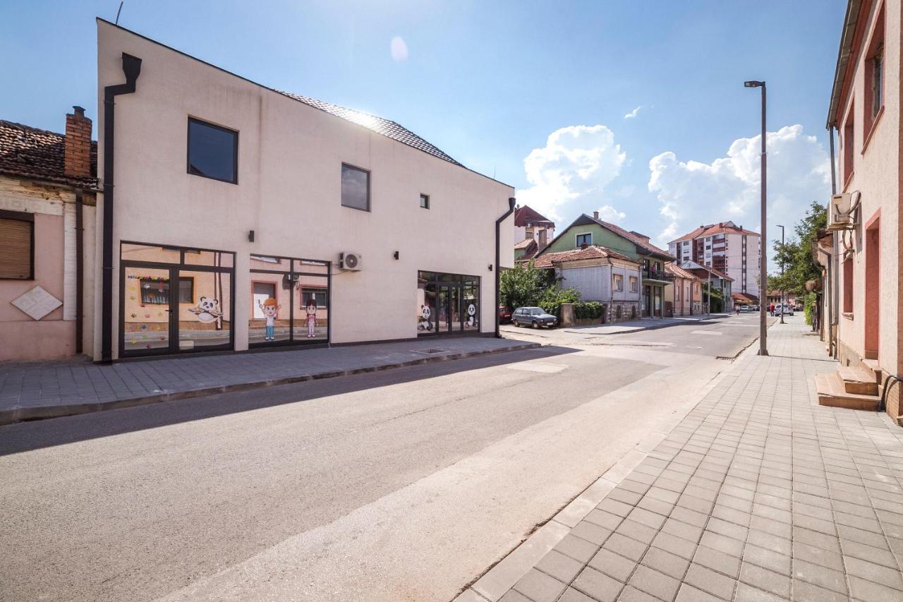 Zoe Pirot Apartment Luaran gambar