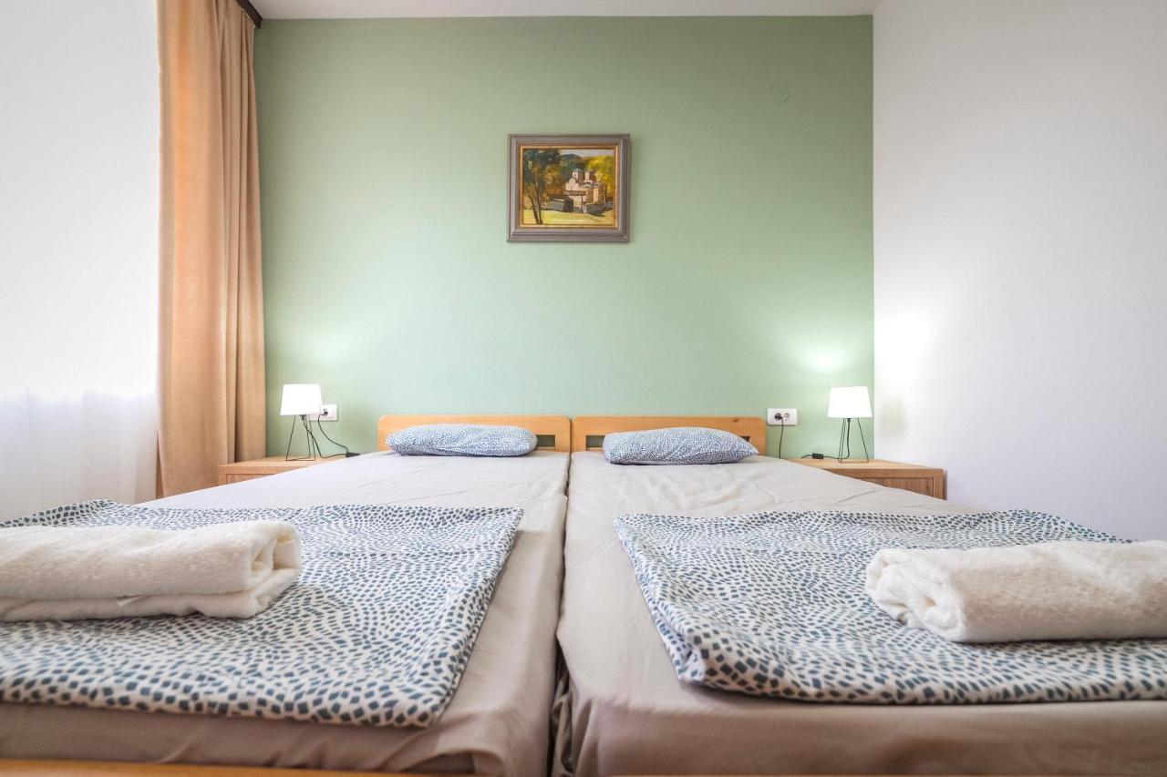 Zoe Pirot Apartment Luaran gambar