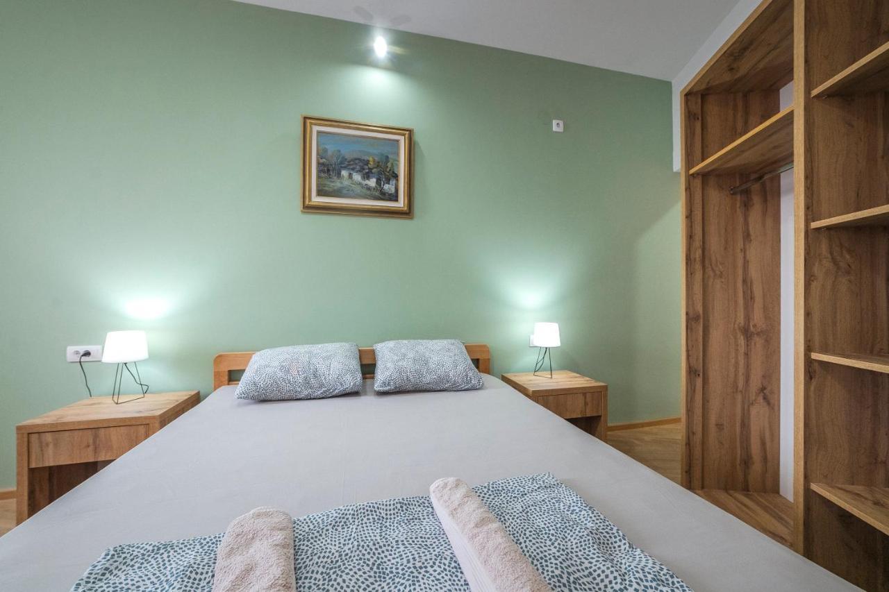 Zoe Pirot Apartment Luaran gambar