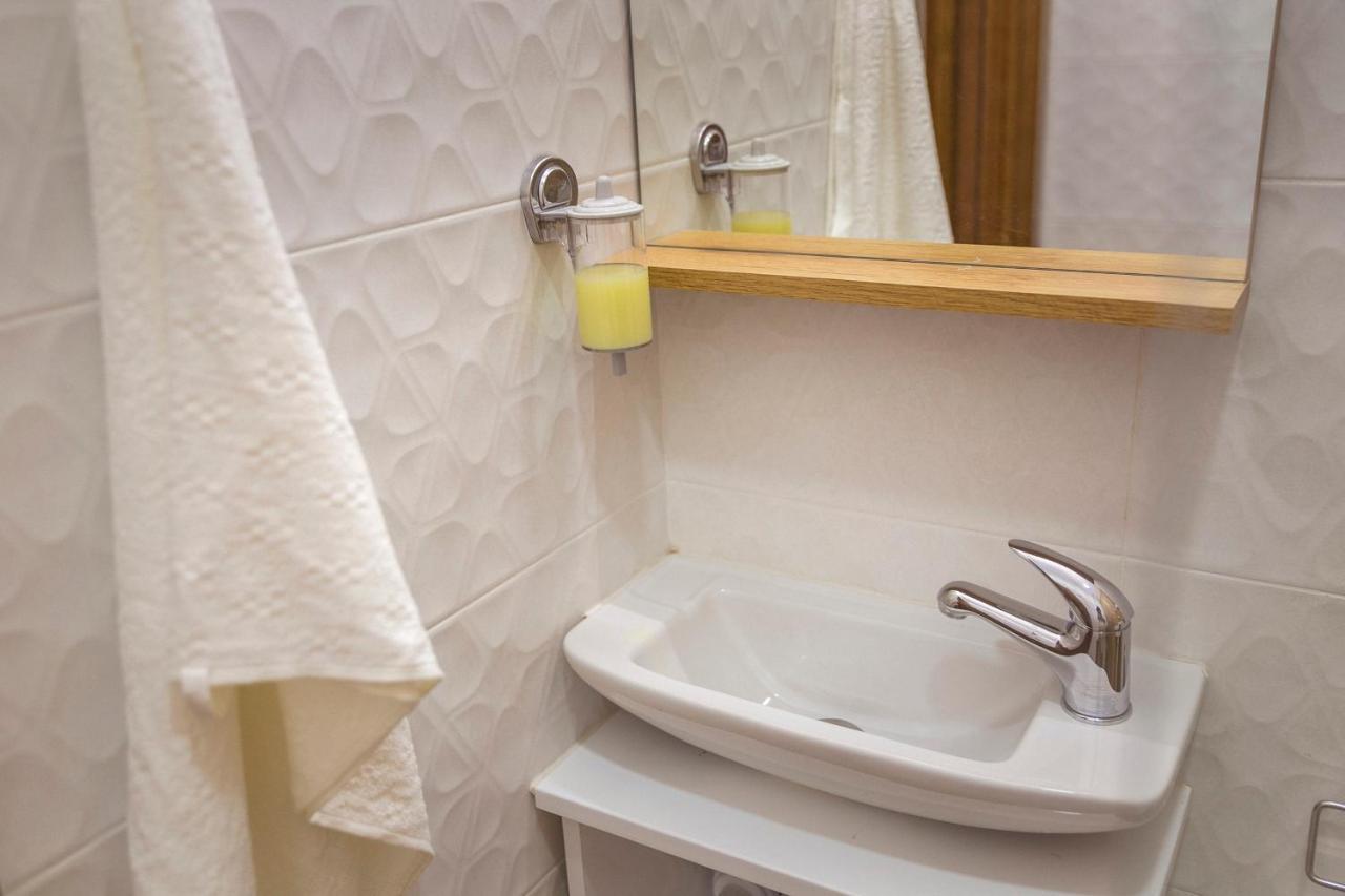 Zoe Pirot Apartment Luaran gambar