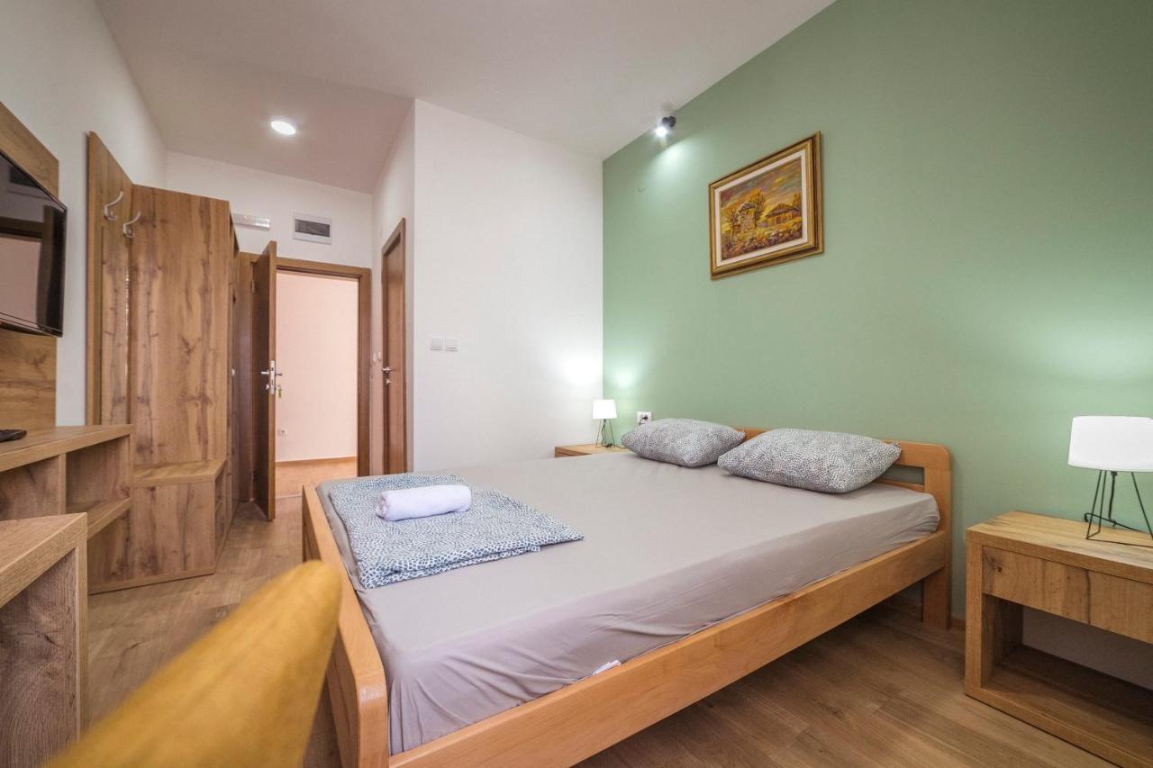 Zoe Pirot Apartment Luaran gambar