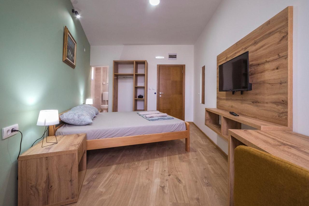 Zoe Pirot Apartment Luaran gambar